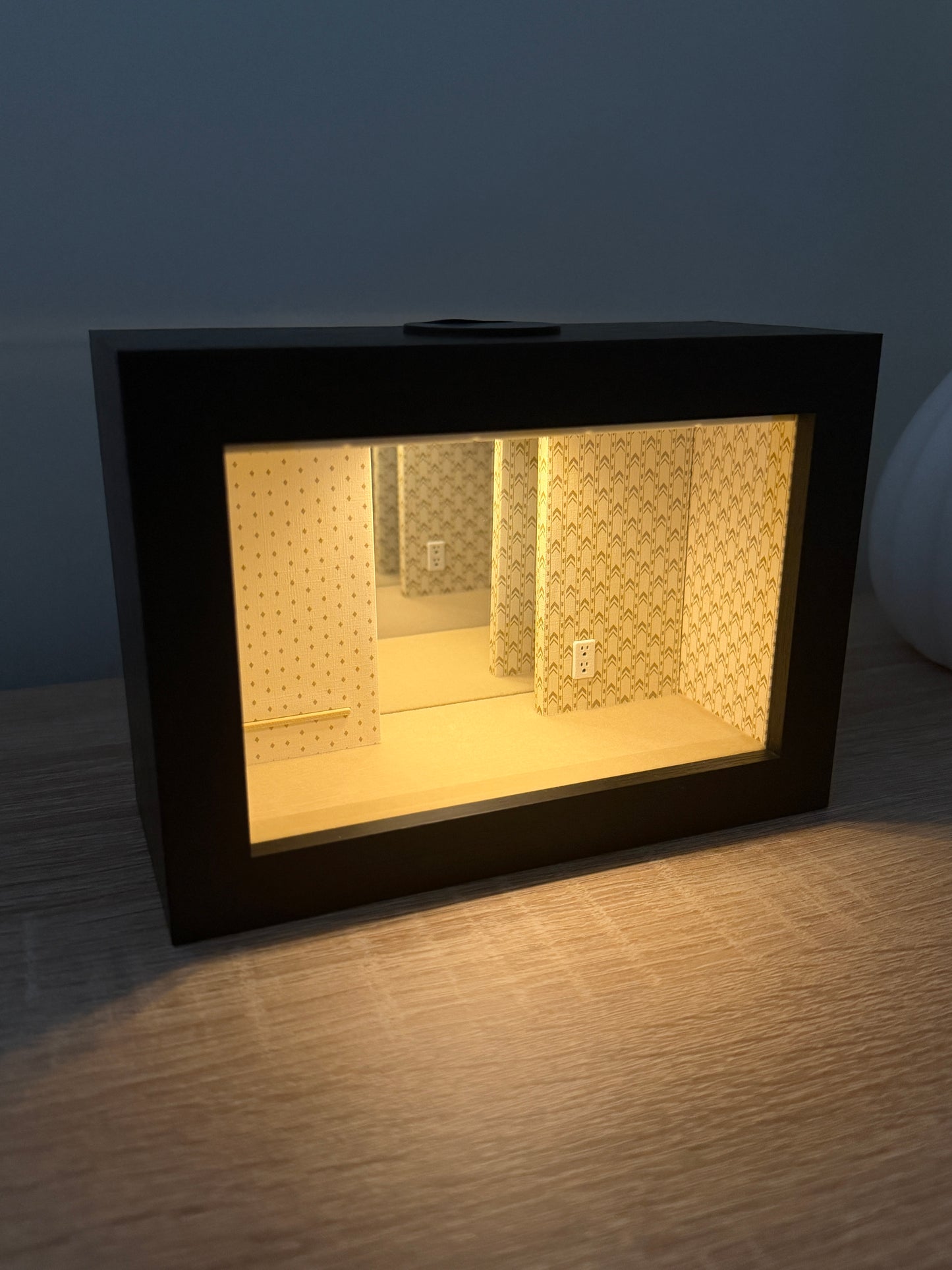 Backrooms Level 0 Miniature Room Decor – Infinite Mirror Shadow Box
